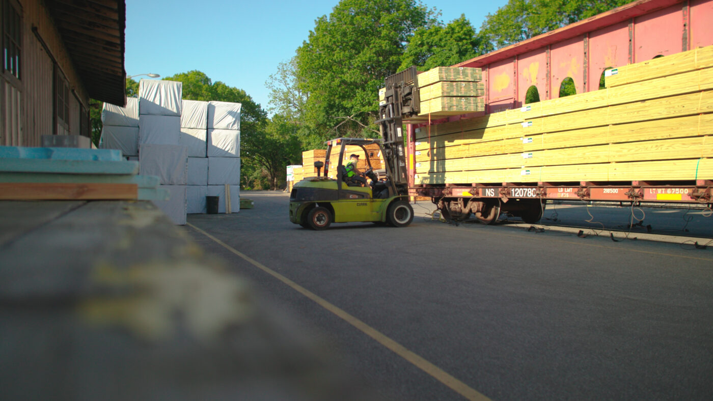 Kuiken Brothers Receives Fully Loaded Railcar with Pressure Treated